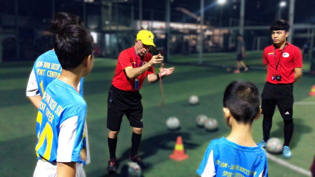Dạy bóng đá trẻ em TPHCM – VJSS Academy