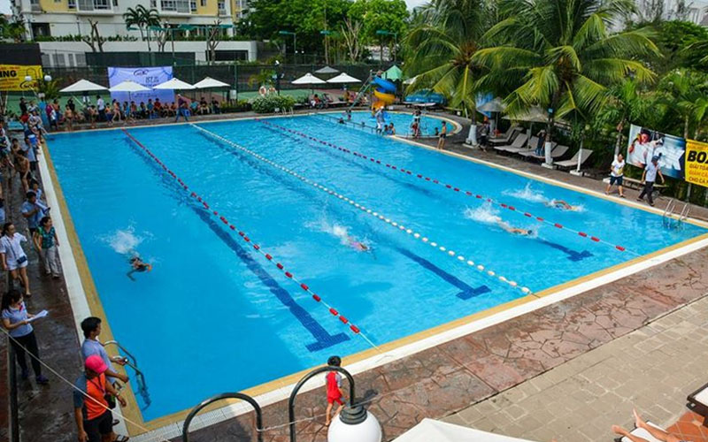 Học bơi ở hồ bơi KCX Tân Thuận ở Quận 7