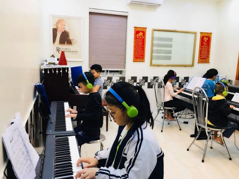 Câu lạc bộ âm nhạc Hoàng Minh