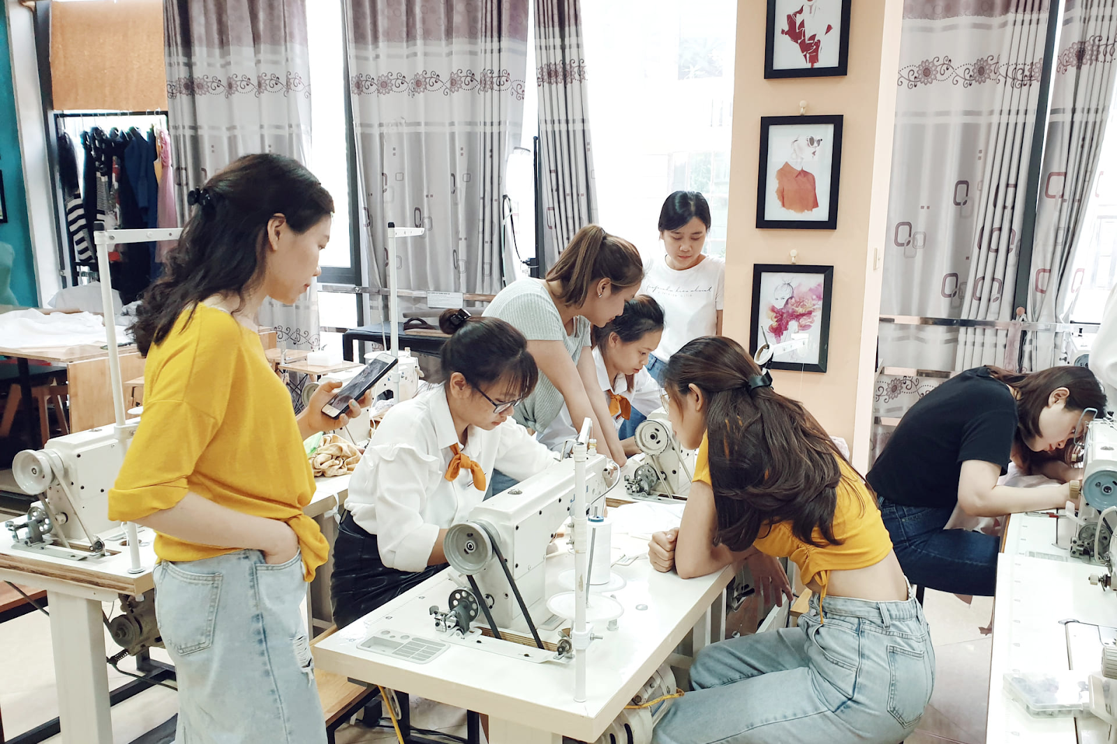 Trường kỹ thuật dạy nghề thiết kế thời trang Thiên Thanh