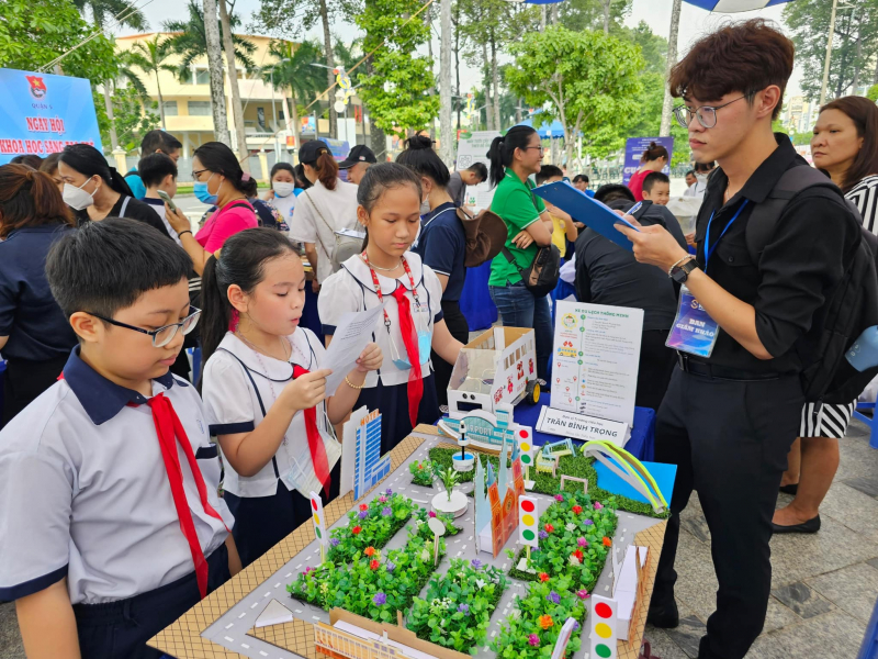 Trường Tiểu học Trần Bình Trọng l