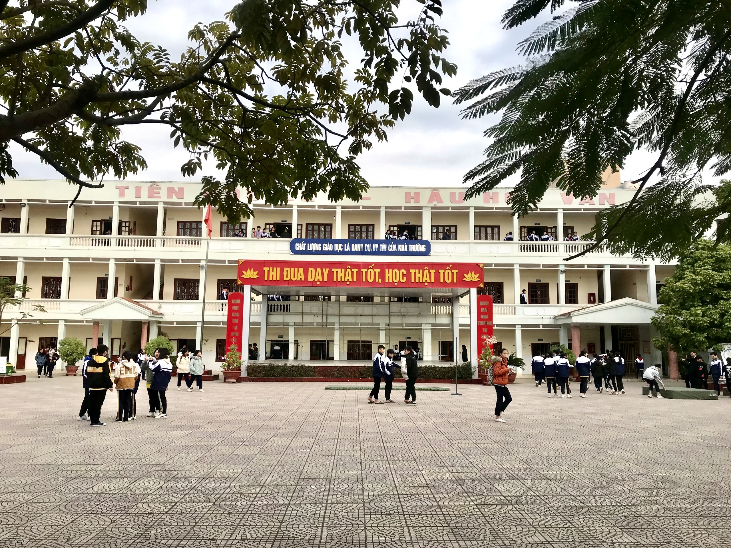 Trường Trung học Cơ sở (THCS) Trần Văn Ơn