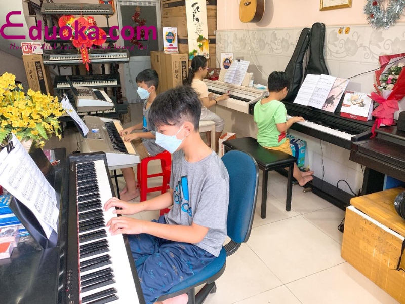 Lớp Nhạc Hà Thu- Trung tâm dạy âm nhạc quận 12  