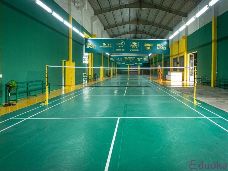 Chi phí thuê sân cầu lông Học viện TT Badminton là bao nhiêu?