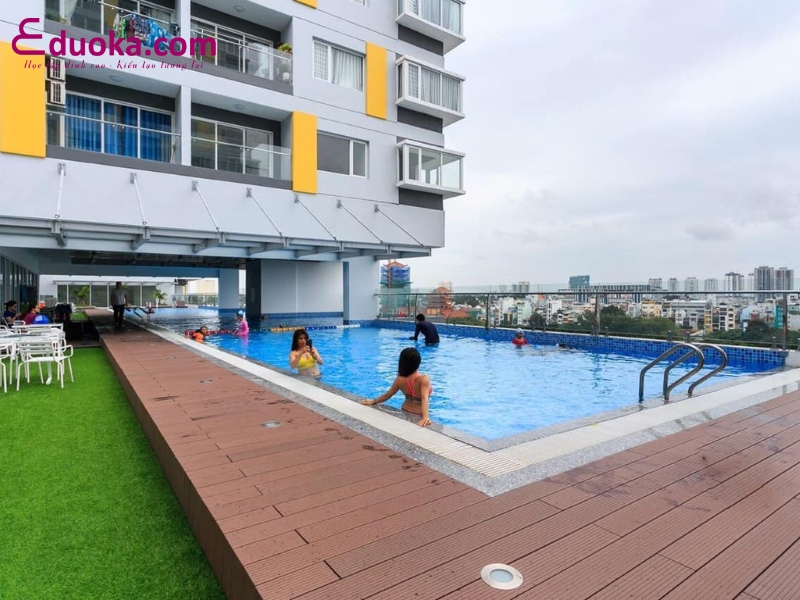 Bể bơi Charmington La Pointe quận 10