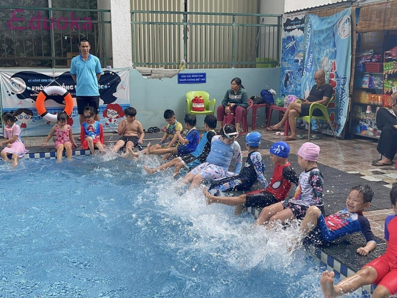 Hồ bơi Tân Hương Tân Phú