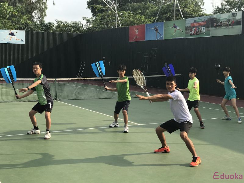 Lớp học tennis là gì?